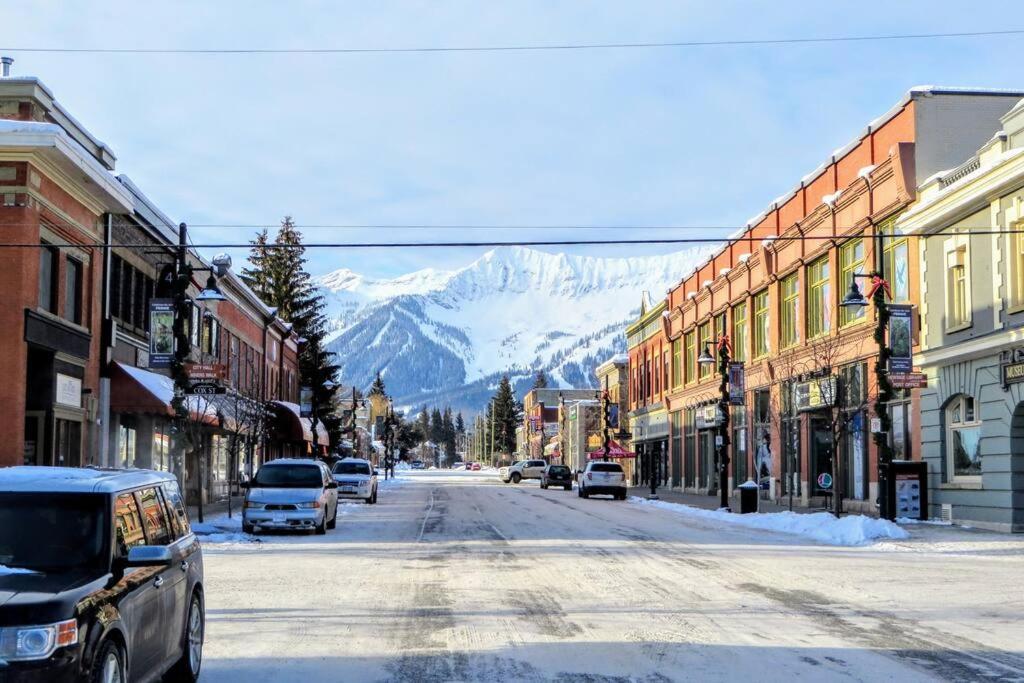 Ski In Ski Out With Huge Game Room And Hot Tub Fernie Exterior foto