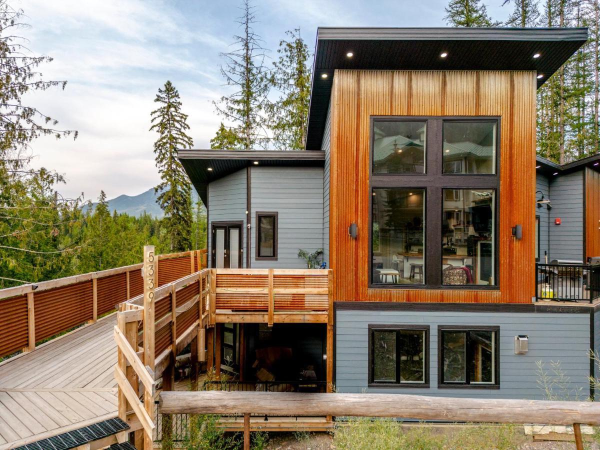 Ski In Ski Out With Huge Game Room And Hot Tub Fernie Exterior foto