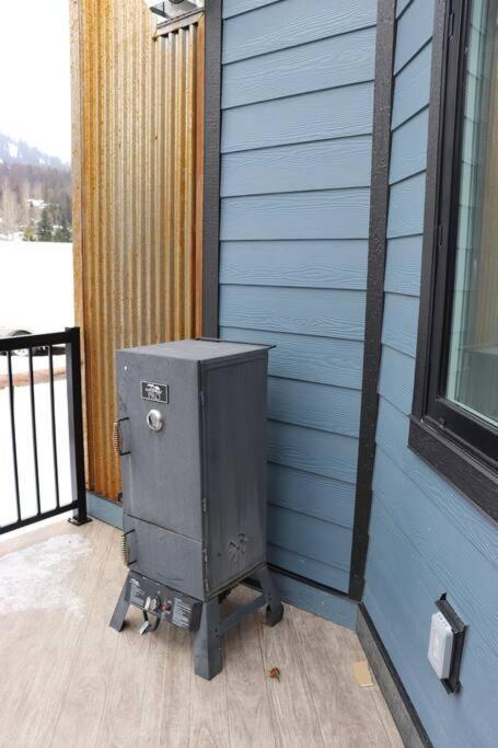 Ski In Ski Out With Huge Game Room And Hot Tub Fernie Exterior foto